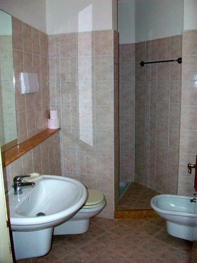 מנרבה דל גארדה Hotel La Romantica 0*, מנרבה דל גארדה איטליה